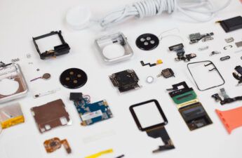 Teardown Showdown: Apple Watch vs. Fake Apple Watch
